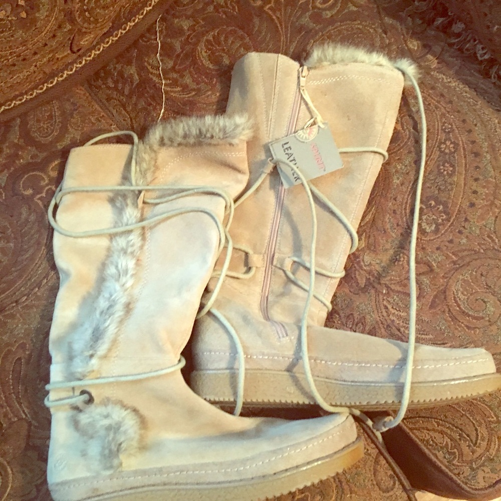 Leather boots with fur and wraparound detail